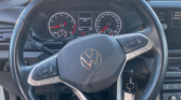 Volant Volkswagen T-Cross blanche – intérieur du SUV d'occasion à Perpignan / voiture occasion Perpignan